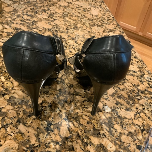 Heels - Picture 4 of 4